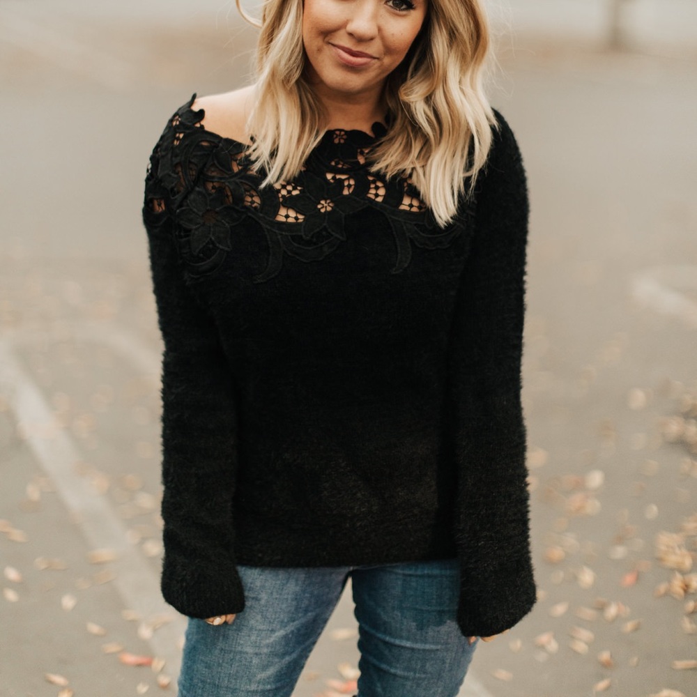 Vici black sweater